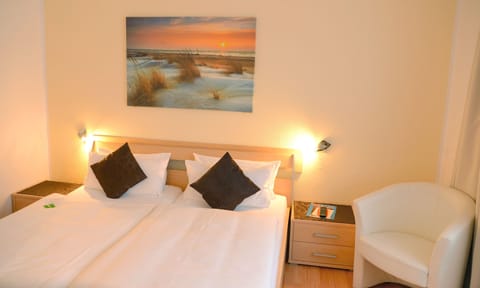 Double Room | Desk, laptop workspace, free WiFi, bed sheets