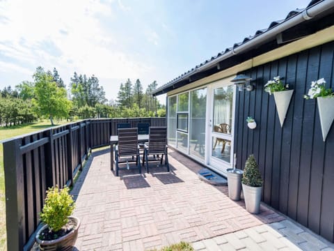 House | Outdoor dining