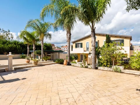Apartment | Garden
