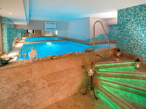 House | Bathroom | Shower, towels