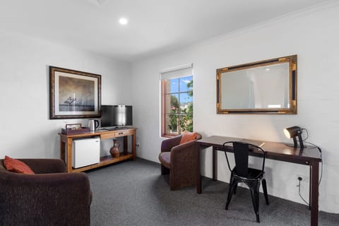 Standard Room | Living area | Flat-screen TV