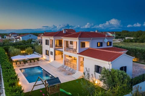 Croatian luxury holiday villa Primavera Sukosan with private pool, jacuzzi and sauna 