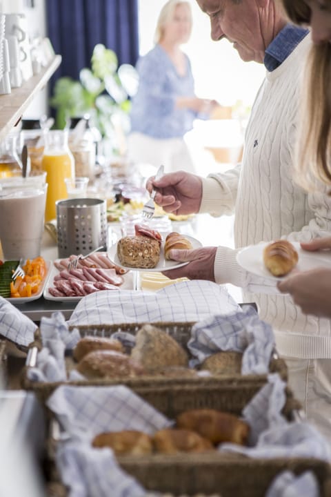 Daily buffet breakfast for a fee