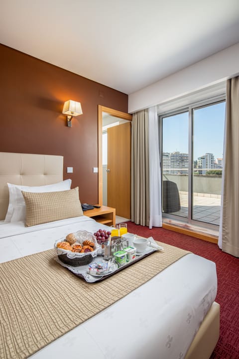 Standard Double Room | Desk, blackout drapes, soundproofing, free WiFi