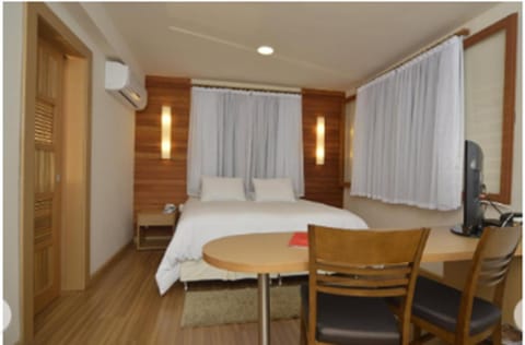 Master Room | Hypo-allergenic bedding, minibar, in-room safe, blackout drapes