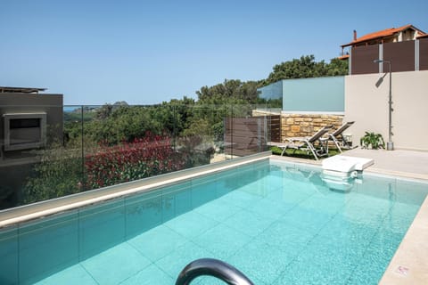 The villa is 6.5 km from Plakias town which has many shops and tavernas