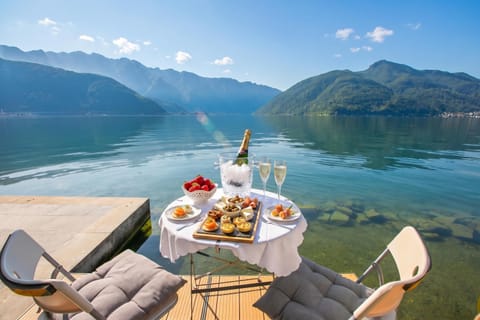 Family Townhome, 2 Bedrooms, Microwave, Beachside (Casa Tamè - Pieds dans l'eau) | Outdoor dining