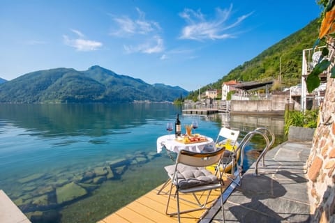 Family Townhome, 2 Bedrooms, Microwave, Beachside (Casa Tamè - Pieds dans l'eau) | Outdoor dining