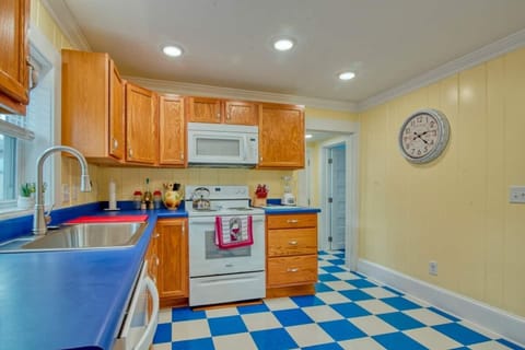With an abundance of cooking appliances and spacious counter tops, the kitchen has it all! 