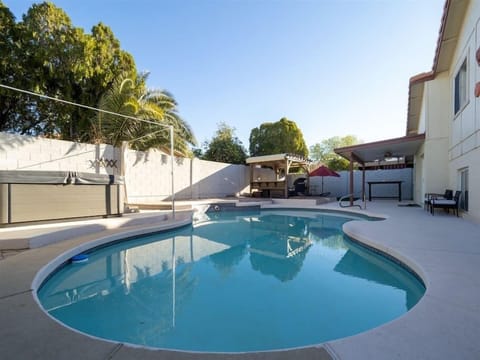 Backyard w/ Swimming Pool Heating Optional, Hot Tub, w/ Additional Lounge Seating 