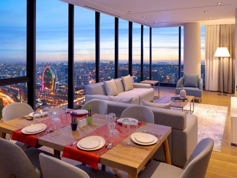 Apartment, 3 Bedrooms (Sky Villa) | In-room safe, desk, blackout drapes, iron/ironing board