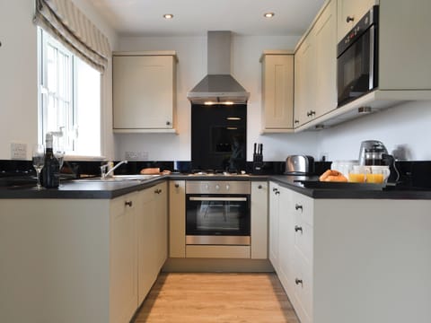 Kitchen | Pine View Cottage, Filey