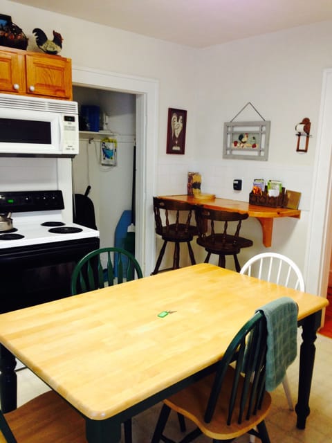 Kitchen table and counter. 2 floor.