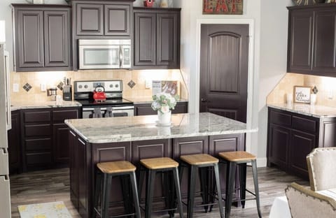 Perfectly designed fully equipped kitchen. 