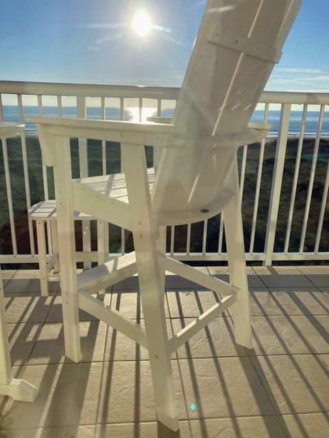 View of the ocean in the morning from our balcony 