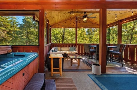 Come and relax on the beautiful deck!