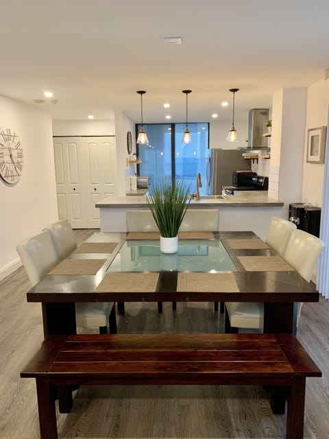 Oversized dinning room table with front and side view to the ocean.
