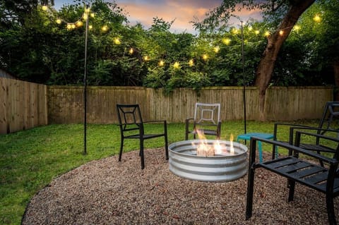 Cozy firepit to create magical moments/memories(guest brings igniter supplies)