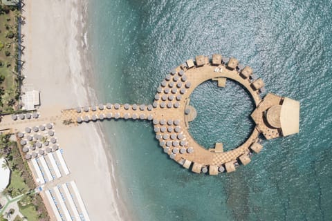 Private beach nearby, free beach shuttle, beach bar