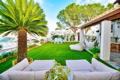 Villa | Outdoor dining