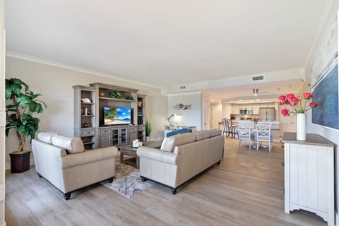 Warm 2BR 2.5BA Coastal Villa