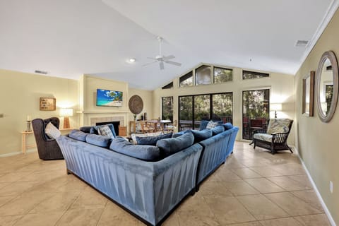 Spacious Living Room for Large Family Gatherings