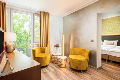 Junior Room | Minibar, in-room safe, individually decorated, soundproofing