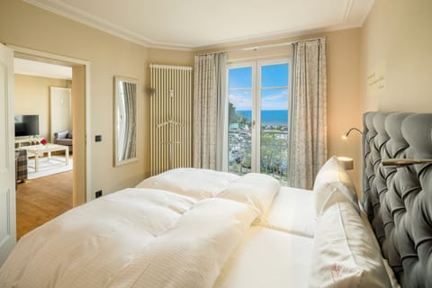 Suite | Minibar, in-room safe, individually decorated, soundproofing