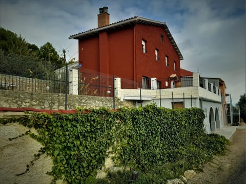 Fachada casa rural Garnacha de Borja