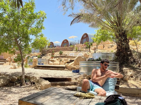 6 outdoor pools