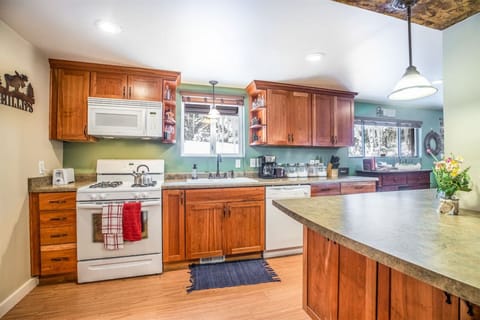 Fully equipped kitchen . Cook, dine, and enjoy!
