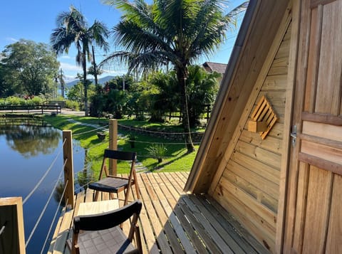 Panoramic Cabin | Living area | 32-inch flat-screen TV with digital channels, TV, Netflix