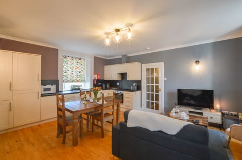 Apartment, 1 Bedroom (The Gallery) | Private kitchen | Fridge, microwave, oven, stovetop