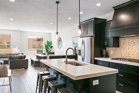 Townhome, 6 Bedrooms | Private kitchen | Fridge, oven, coffee/tea maker, toaster