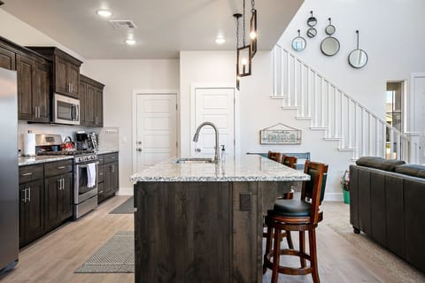 House, 4 Bedrooms | Private kitchen | Fridge, oven, coffee/tea maker, toaster
