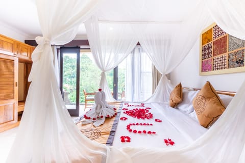 Studio with Balcony | Minibar, in-room safe, desk, soundproofing