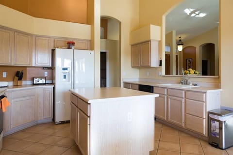 Open kitchen w/ island