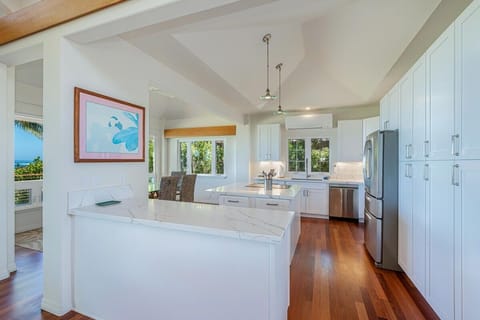 House, 2 Bedrooms | Private kitchen | Fridge, oven, coffee/tea maker, toaster