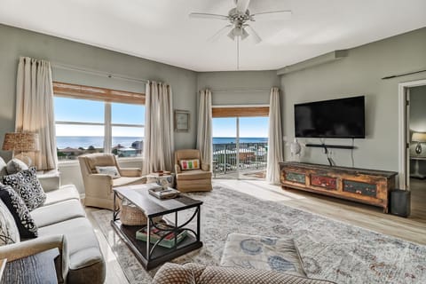 415 Ocean Park-Huge Living Space with Magnificent Ocean Views and a Flat Screen Smart TV (Sleeper Sofa)