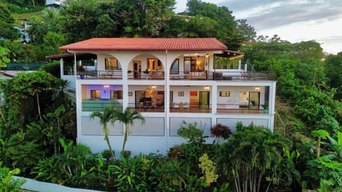 Great location near Manuel Antonio with easy access to top spots