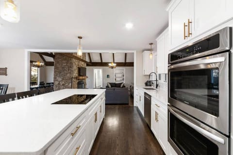 Large open kitchen with double ovens, induction cooktop, Ninja Blender, Toaster, Coffee pot & K-cup machine, crockpot and toaster