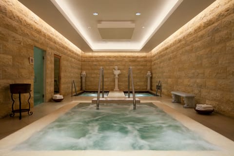 Couples treatment rooms, sauna, hot tub, steam room, body treatments