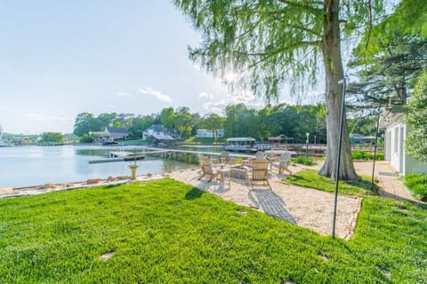 Welcome to Lake Shore Getaway.