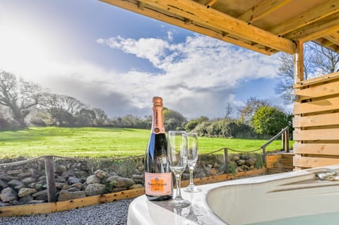 Panoramic Cottage, Private Bathroom, Courtyard View | Garden