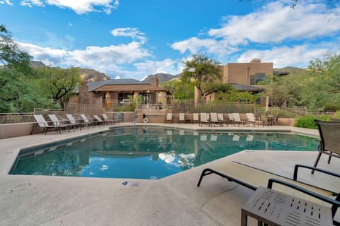 Relax at our resort-style pool with stunning Catalina Mountain views 🌄