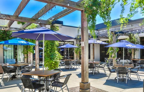 Breakfast, lunch served; local and international cuisine, garden views 