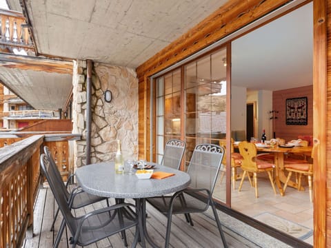Table, Furniture, Property, Chair, Plant, Wood, Interior Design, Picture Frame, Floor, Flooring