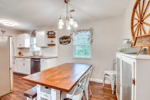 Dining table can seat 6 comfortably