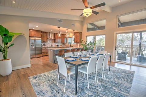 Indoor Dining for 8 People (Second Floor)