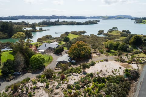 Cottage is in the lower foreground. Only has a viewshaft water view